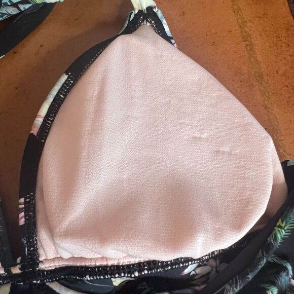 Kona Sol NWT Peak A Boo Band Tie Back Bikini Top Black Tropical Size S(4-6) - Picture 7 of 11